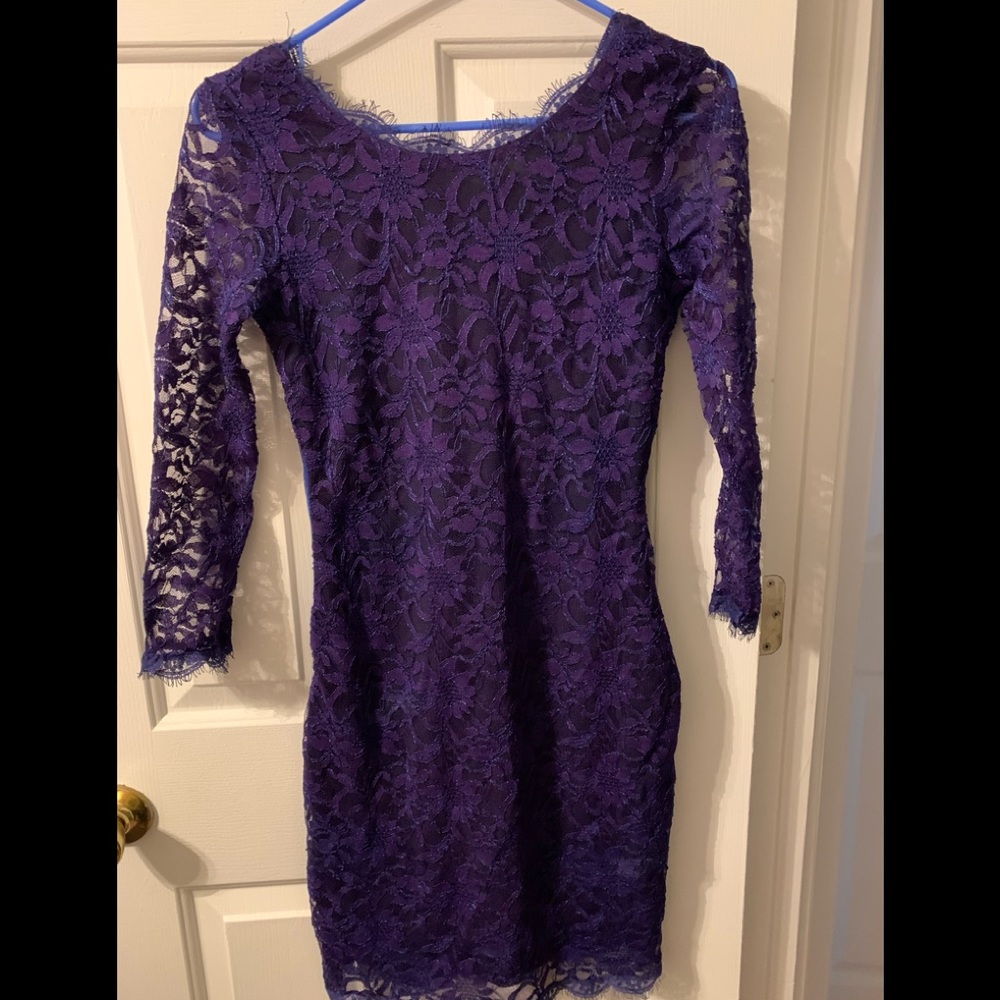 Like New Women’s Lace Fitted Dress - Small